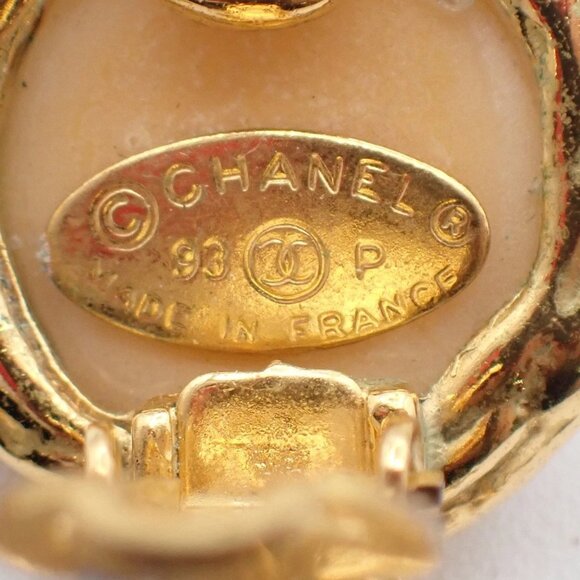 CHANEL CC Logo Immitation Pearl Swing Earrings 93P Gold France Vintage 82RL406 - Picture 6 of 9